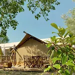 Aparthotel Mareleon