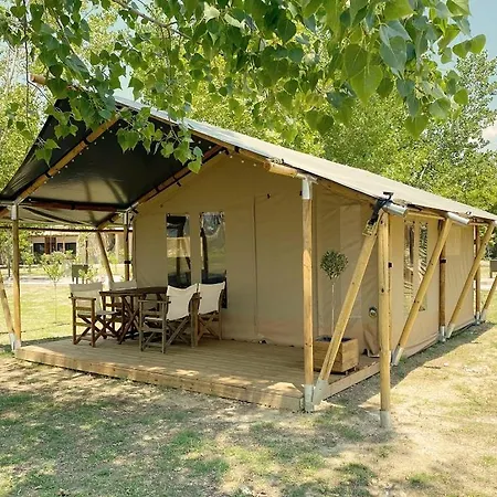 Mareleon מלון דירות Ofrínion