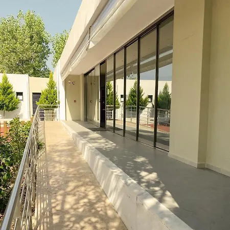 Aparthotel Mareleon Ofrinion