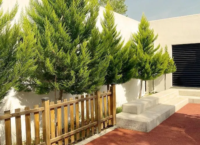 Mareleon Aparthotel Ofrinion